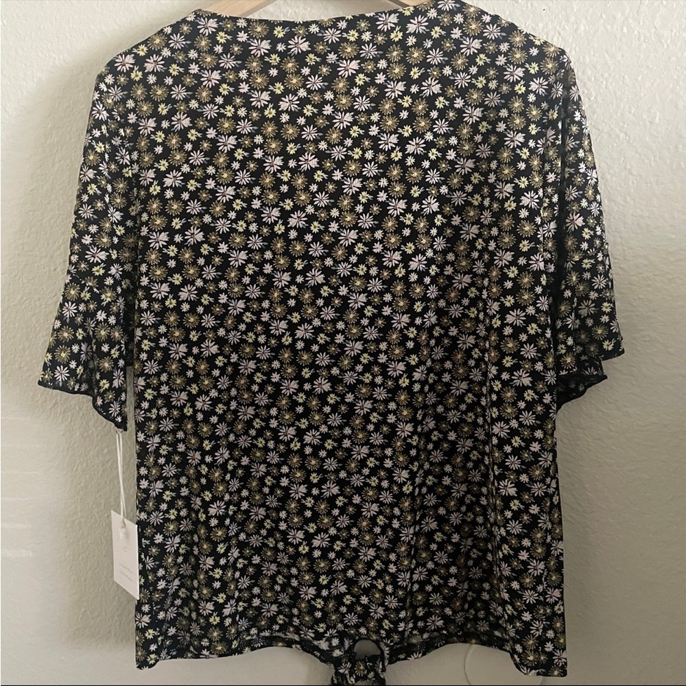 Lauren Conrad Button Front Ruffle Top - Large - Picture 8 of 10
